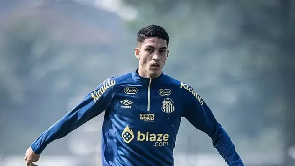 Jair, zagueiro do Santos