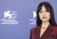 "Beetlejuice": atrizes "culpam" Jenna Ortega pela demora na sequência; entenda