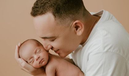 João Gomes afirma que só entendeu o amor depois do nascimento do filho