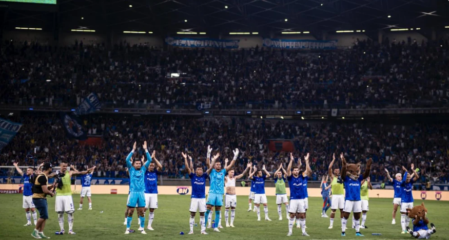 Jogadores do Cruzeiro comemoram vitória no Brasileirão