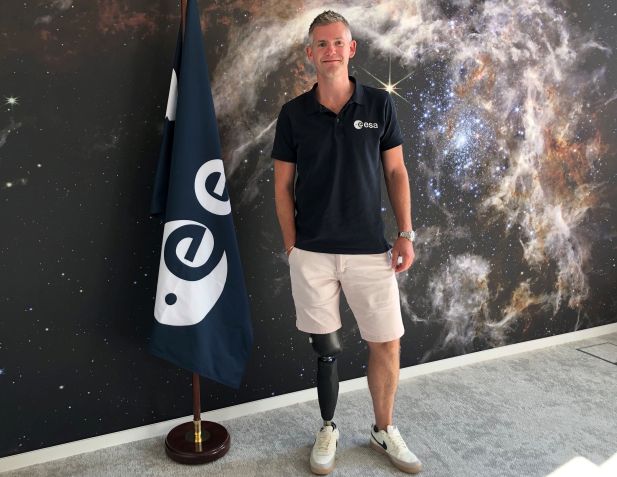 McFall é o primeiro astronauta em treinamento da ESA com uma deficiência • Michael Evers/picture alliance via Getty Images