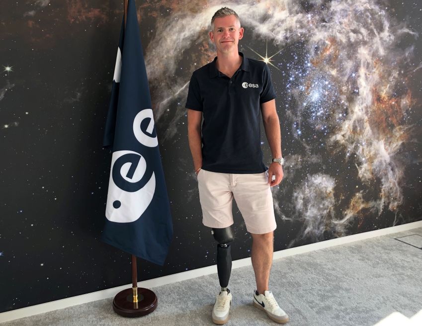 McFall é o primeiro astronauta em treinamento da ESA com uma deficiência • Michael Evers/picture alliance via Getty Images