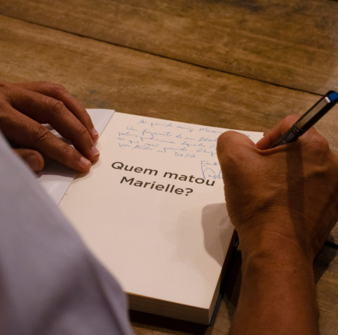 Em obra, Giniton se descreve como obstinado em encontrar solução para o caso / Reprodução/Redes sociais