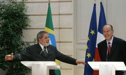 Aliados de Bolsonaro insistem em semelhanças entre relógio de Lula e joias do ex-presidente
