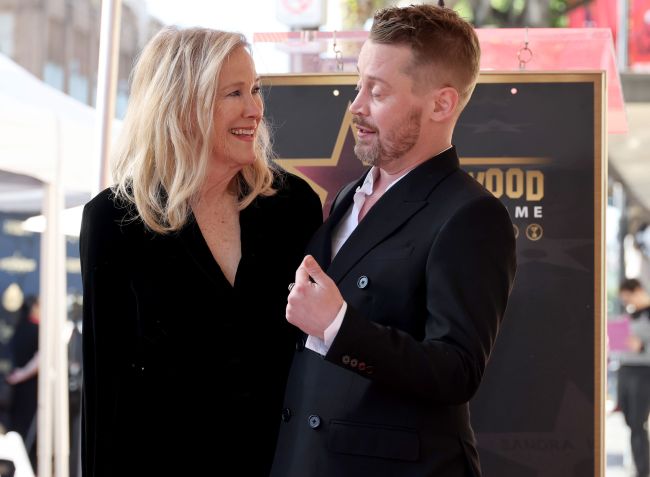 Catherine O'Hara e Macaulay Culkin | Foto: Amy Sussman/Getty Images