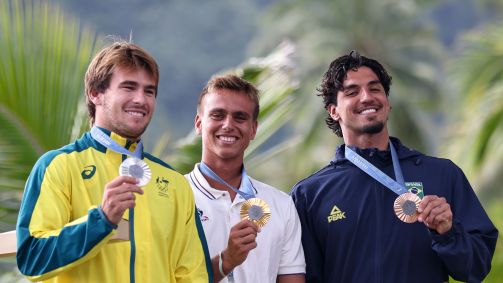 Gabriel Mediana celebra o bronze olímpico