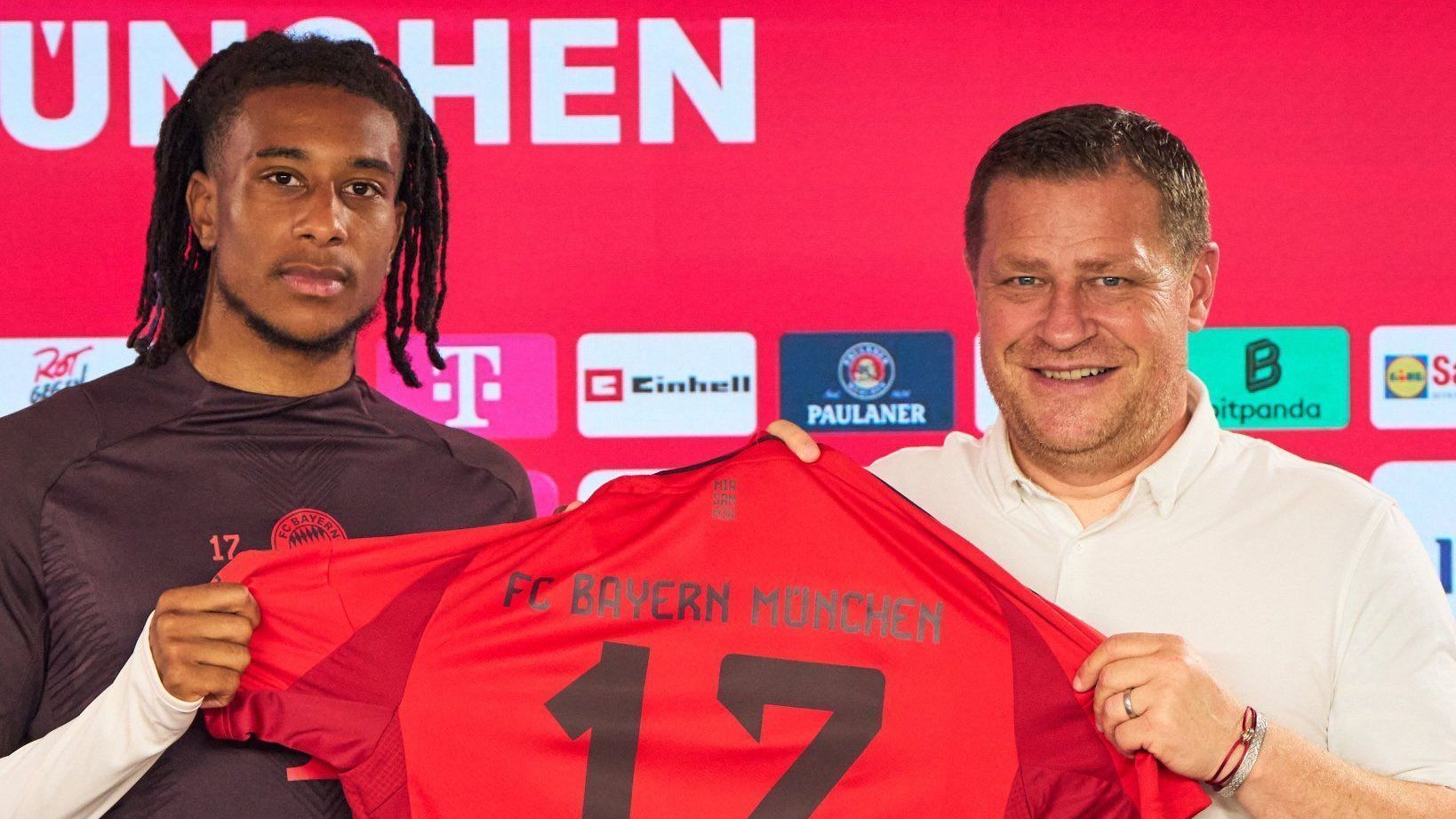 Michael Olise ao lado de Max Eberl