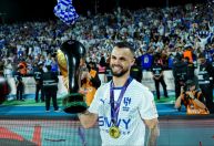 Michael desembarca no Brasil para assinar com o Flamengo; veja