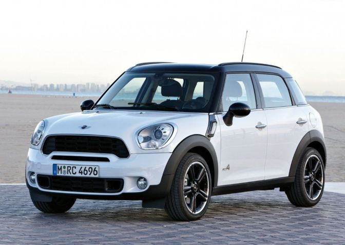 Mini Countryman •