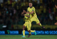 Mirassol marca no fim, vence o Ceará e assume a liderança da Série B