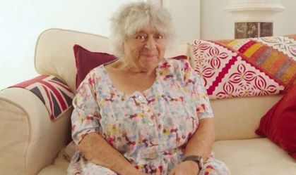 Atriz de "Harry Potter" revela batalha contra doença na coluna