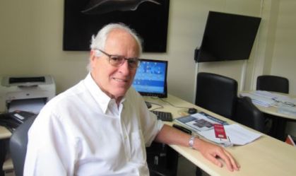 Médico brasileiro recebe prêmio internacional por pesquisas sobre Alzheimer