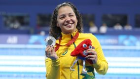 Cecília Araújo foi prata na natação 50m livres S8