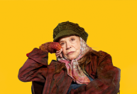 Aos 95 anos, Nathalia Timberg é aplaudida por mais de 6 minutos em estreia no teatro