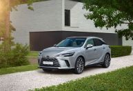 Lexus lança primeiro carro híbrido plug-in no Brasil; conheça o RX 450h+