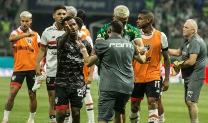Jogadores do São Paulo discutem com gandula do Allianz Parque