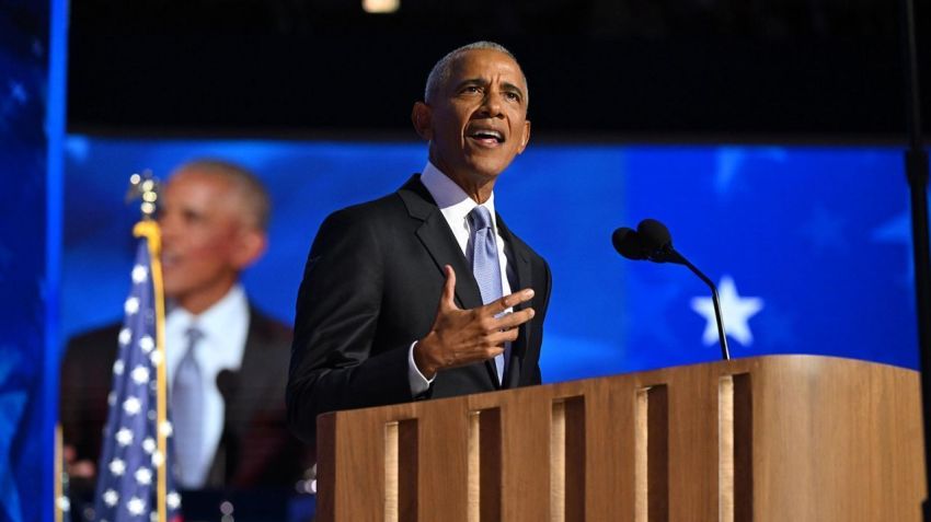 O ex-presidente Barack Obama fala na terça-feira, 20 de agosto, em Chicago durante o DNC. • Austin Steele/CNN
