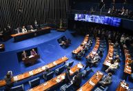 Relator apresenta novo parecer e CCJ do Senado adia votação da PEC do Banco Central