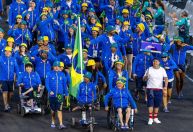 Delegação do Brasil desfila na cerimônia de abertura da Paralimpíada; veja fotos