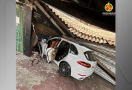 Porsche atinge loja no DF e destrói fachada; motorista estava embriagado, diz PM