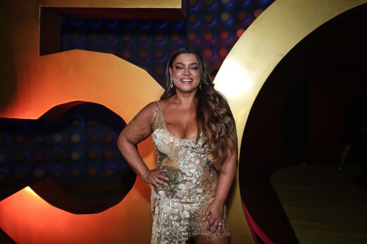 Neta de Preta Gil usa look igual ao da avó em aniversário da cantora | CNN  Brasil