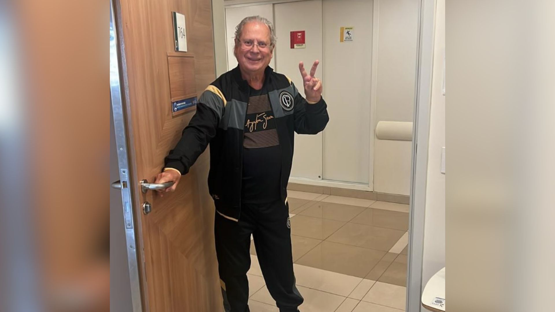 Ex-ministro José Dirceu deixa o Hospital Sírio Libanês