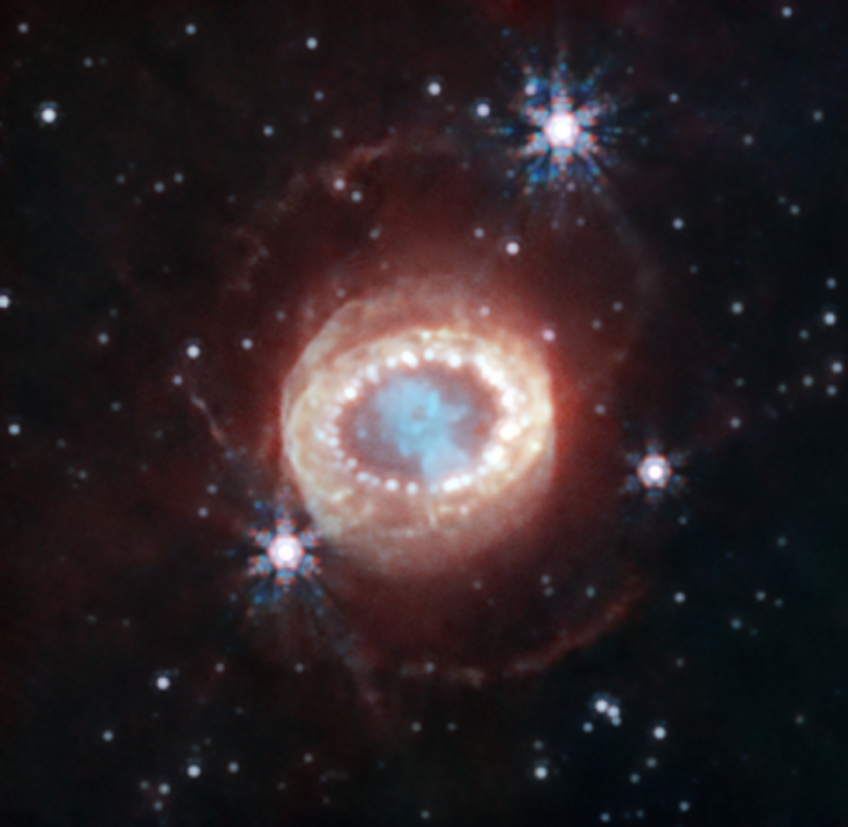 Supernova 1987A capturada em detalhes pela NIRCam do Telescópio Espacial James Webb. / NASA, ESA, CSA, Mikako Matsuura (Universidade de Cardiff), Richard Arendt (NASA-GSFC, UMBC), Claes Fransson (Universidade de Estocolmo), Josefin Larsson (KTH)