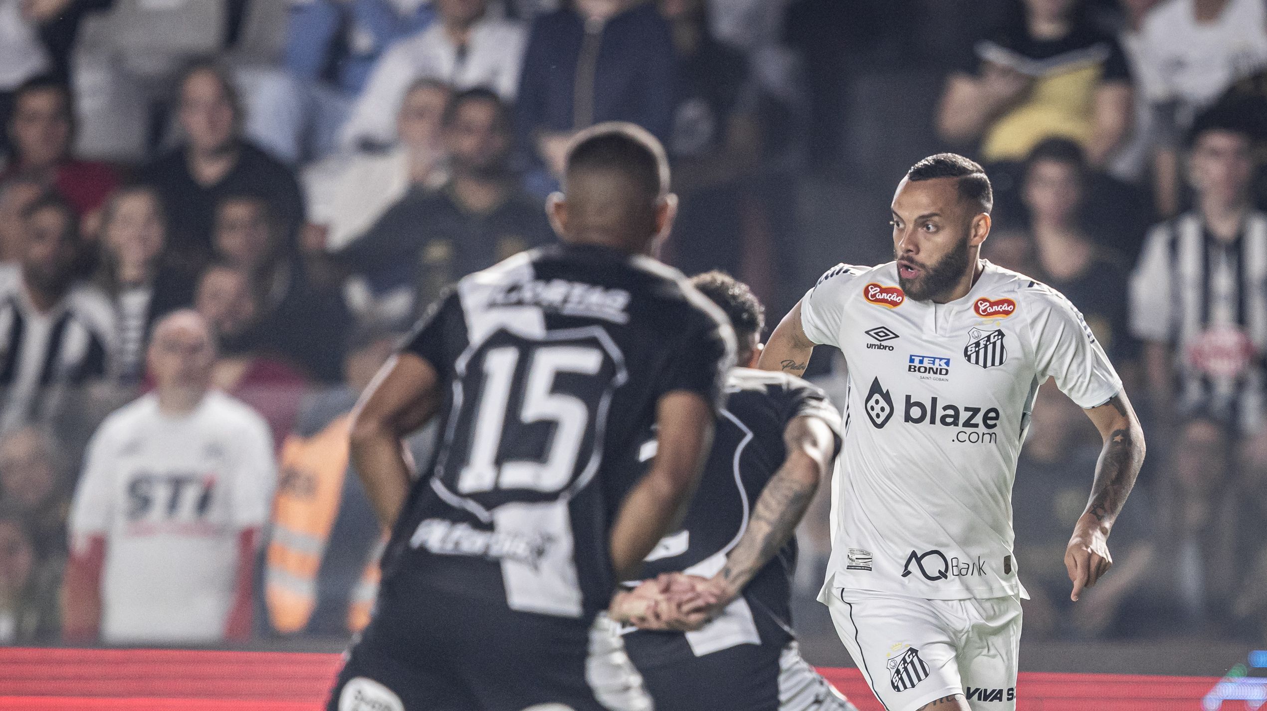 Santos e Ponte Preta ficaram no 2 a 2 na Vila Belmiro