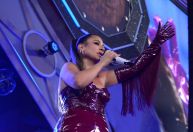 Na ausência de Gusttavo Lima em Barretos, Simone Mendes canta música do cantor