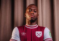Lateral-direito troca Manchester United pelo West Ham