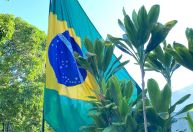 Bandeira brasileira é hasteada em embaixada da Argentina em Caracas