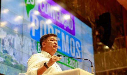 O candidato à prefeitura de Belo Horizonte Carlos Viana (Podemos) em convenção partidária