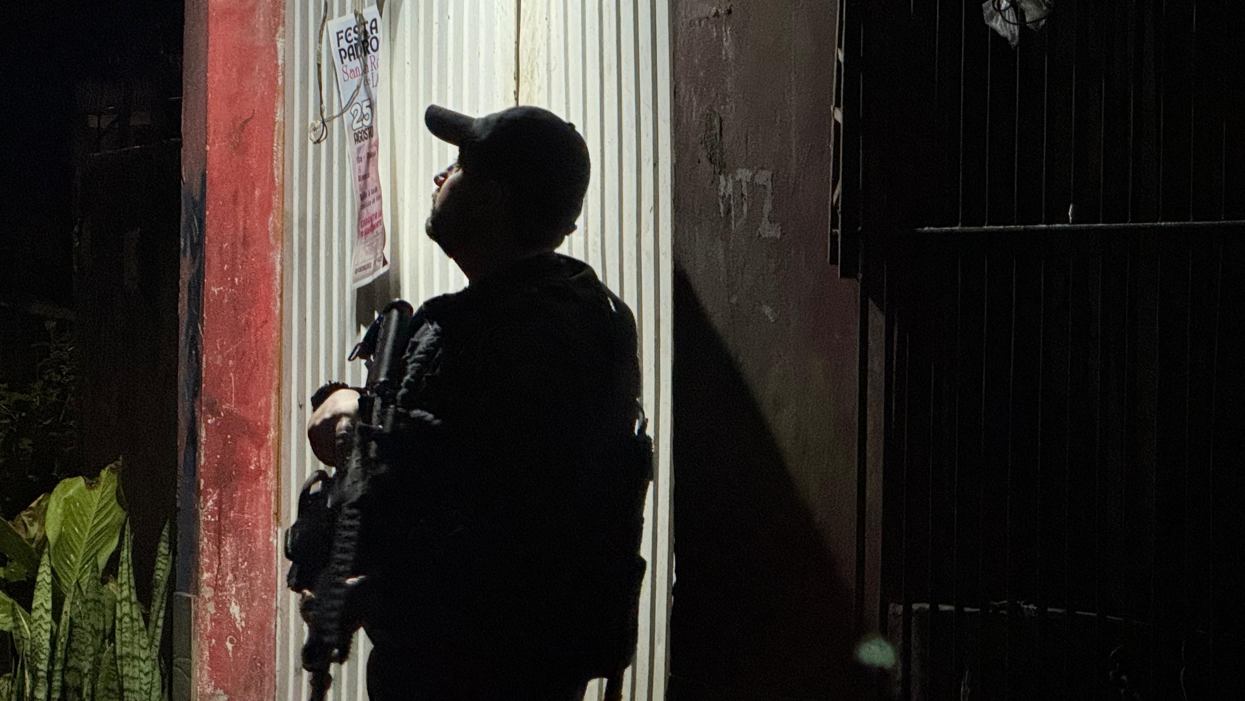 Investigação também envolve estabelecimentos comerciais que vendiam os cigarros roubados
