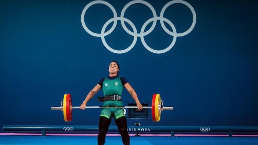 Amanda Schott na disputa do levantamento de peso em Paris 2024