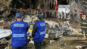 Equipe do Cenipa atua no local do acidente aéreo em Vinhedo