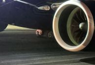 Azul remove aeronave que teve pneus danificados ao pousar em Florianópolis nesta segunda (12)