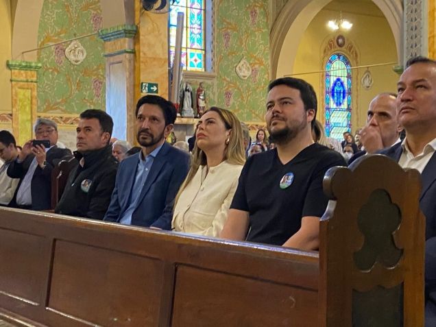 Ricardo Nunes em missa no Santo Amaro, zona sul / Diego Mendes/CNN