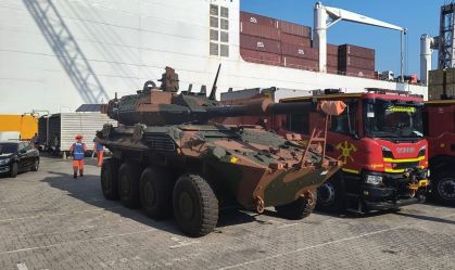 Blindado do Exército chega ao Brasil após período retido na Alemanha