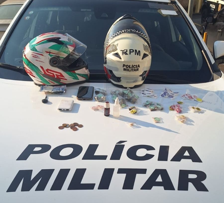 Motociclista é preso por usar fundo falso em capacete para esconder drogas em SP / SSP/SP