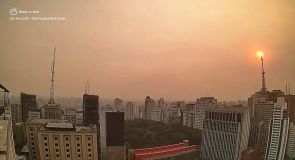 Fumaça invade a capital paulista
