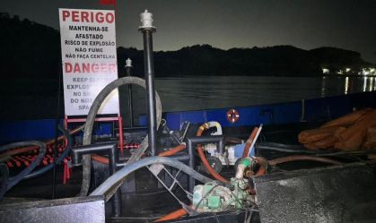 Grupo utilizava balsa para pegar a nafta em alto-mar