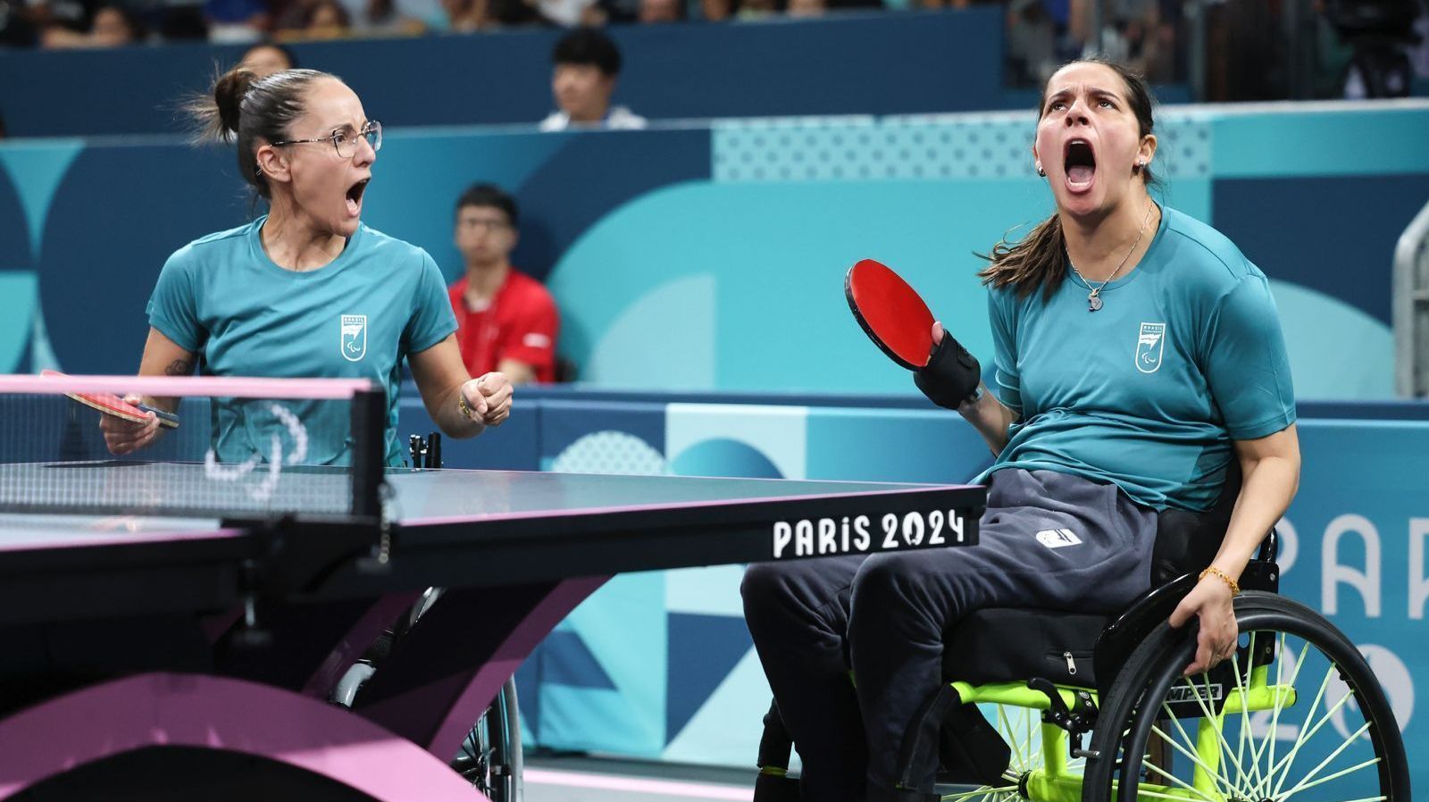A dupla brasileira formada pelas paulistas Cátia Oliveira e Joyce Oliveira garantiu a medalha de bronze no tênis de mesa WD5