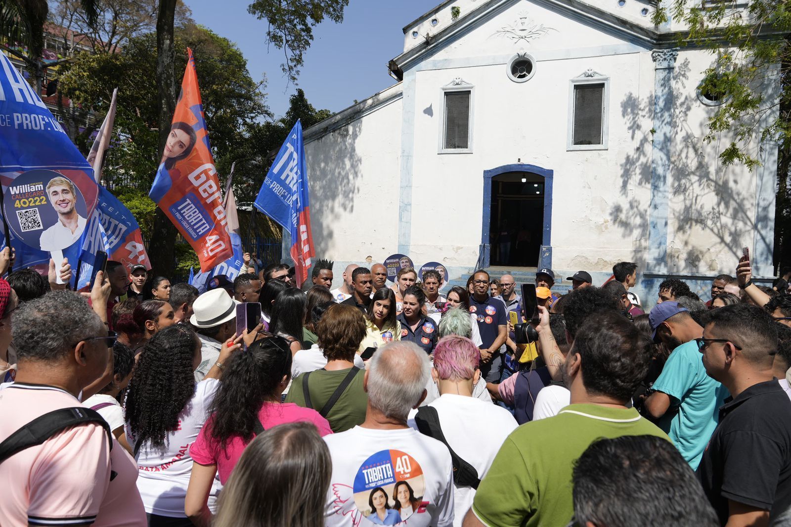 Tabata Amaral (PSB) durante Caminhada na Penha • Marcos Gouvea/Divulgação - Campanha Tabata Amaral