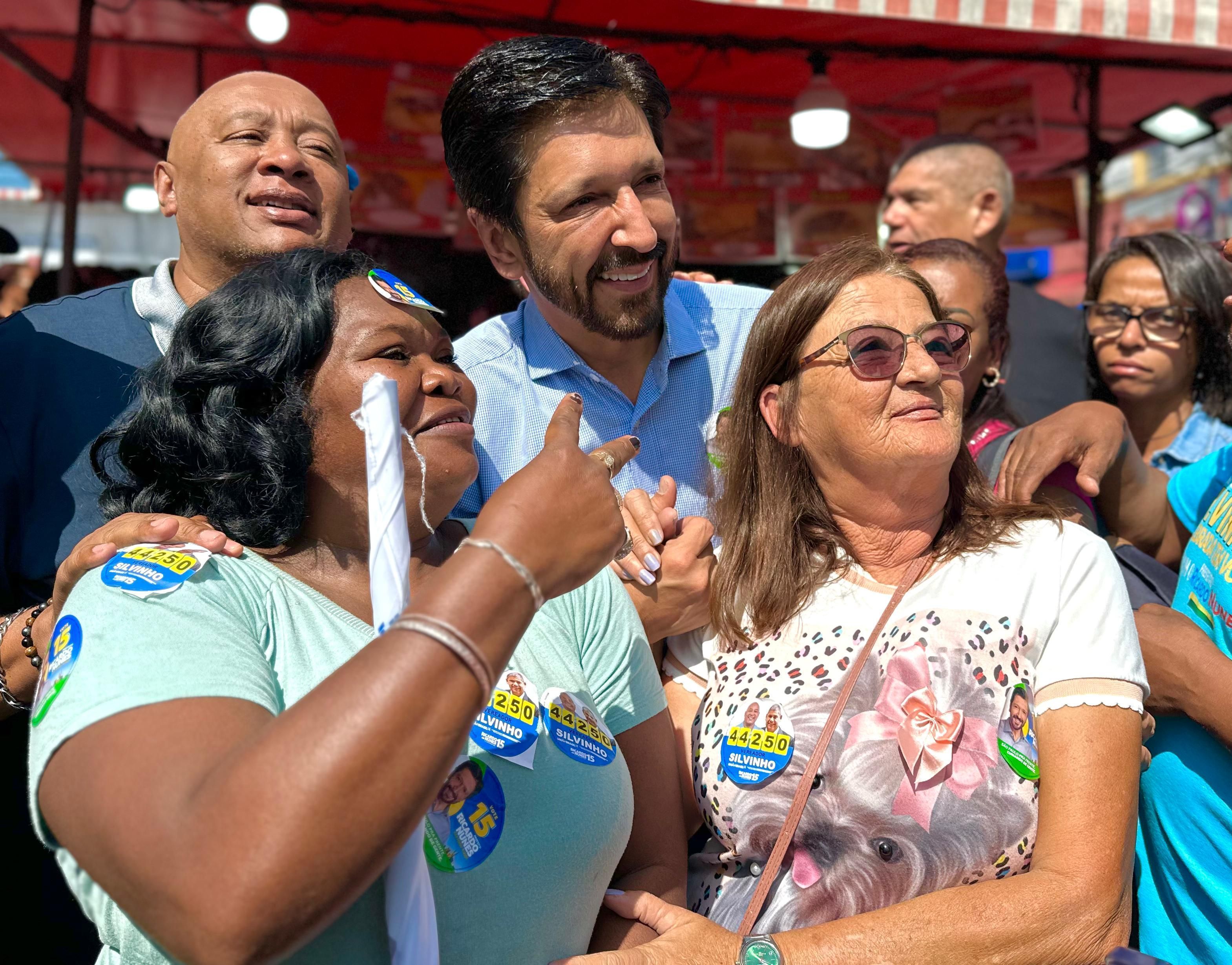 O candidato Ricardo Nunes (MDB) durante agenda de campanha neste sábado (31) • Divulgação/Campanha Ricardo Nunes