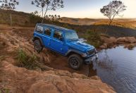 Wrangler e Gladiator 2025: Jeep atualiza visual e tecnologia de modelos off-road