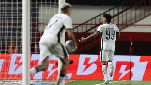 Botafogo atropelou o Atlético-GO fora de casa