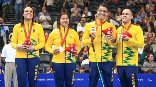 Brasil foi medalha de prata no revezamento misto 4x100m livre na Natação 49 pontos com Carolina Santiago, Luh Souza, Douglas Matera e Matheus Rheine