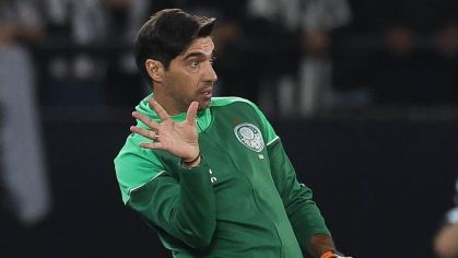 Abel Ferreira em jogo contra o Botafogo na Libertadores