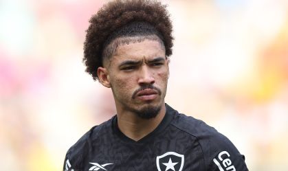 Adryelson defendeu o Botafogo antes de se transferir para o Lyon