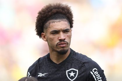 Adryelson defendeu o Botafogo antes de se transferir para o Lyon